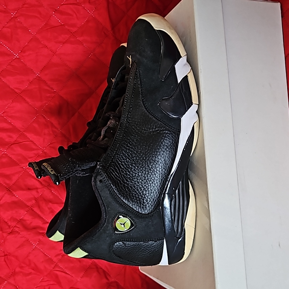 Sneaker - Picture 2 of 8